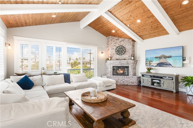 202 Avenue H, Redondo Beach CA: https://media.crmls.org/medias/ccbb9dd6-96ae-4dcc-8fd0-73ed757dc32a.jpg