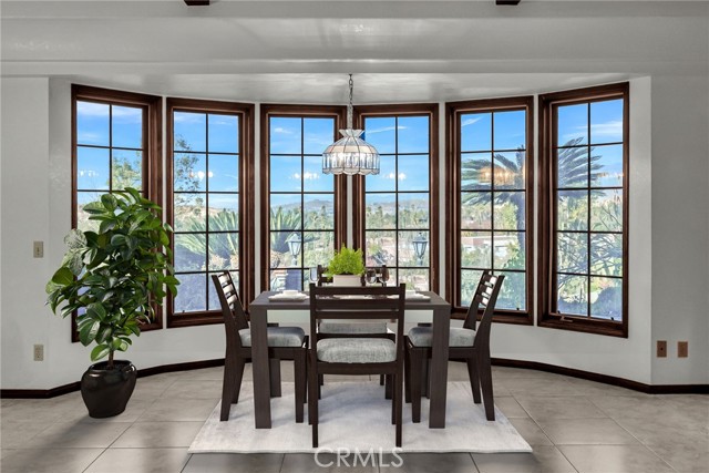 2572 Sunset Drive, Riverside CA: https://media.crmls.org/medias/ccbc1da1-1300-42eb-8d90-ed880a4e8316.jpg