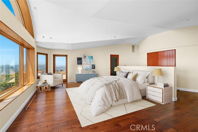 24517 Piuma Road, Malibu CA: https://media.crmls.org/medias/ccbcb957-4b43-4421-98fc-aeea19db7ff1.jpg