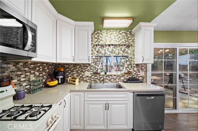 Detail Gallery Image 12 of 29 For 2313 Mesquite, Corona,  CA 92882 - 3 Beds | 2 Baths