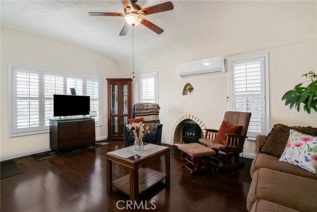 531 W Arbutus Street, Compton CA: https://media.crmls.org/medias/ccbd0f78-39a2-4b34-b956-95c51608e1be.jpg