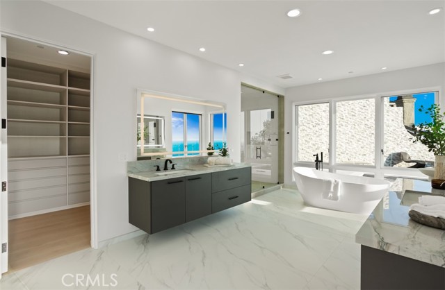 31 N Vista De Catalina, Laguna Beach CA: https://media.crmls.org/medias/ccbd3f25-e088-4e18-85fe-e9a3ca17647d.jpg