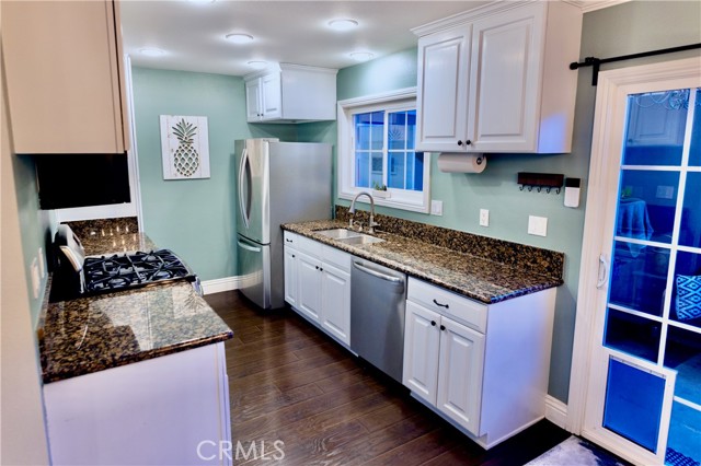 2414 Niagara Way, Costa Mesa CA: https://media.crmls.org/medias/ccbd51c9-fe2c-4ee4-9b52-a80b82b79b8c.jpg