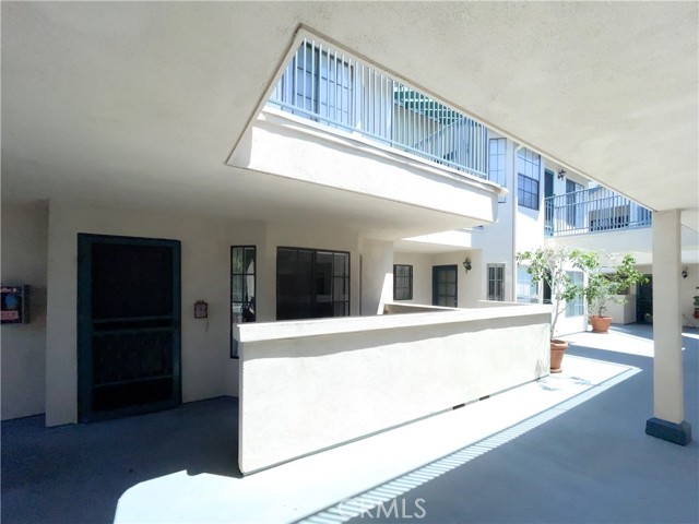 Detail Gallery Image 3 of 12 For 1130 Newport Ave #105,  Long Beach,  CA 90804 - 0 Beds | 1 Baths