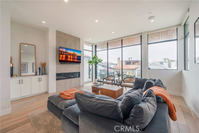 Detail Gallery Image 3 of 37 For 468 30th St, Manhattan Beach,  CA 90266 - 5 Beds | 5/1 Baths