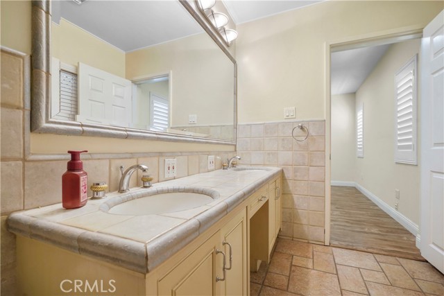 Detail Gallery Image 17 of 59 For 1025 E San Jose Ave, Burbank,  CA 91501 - 6 Beds | 6 Baths