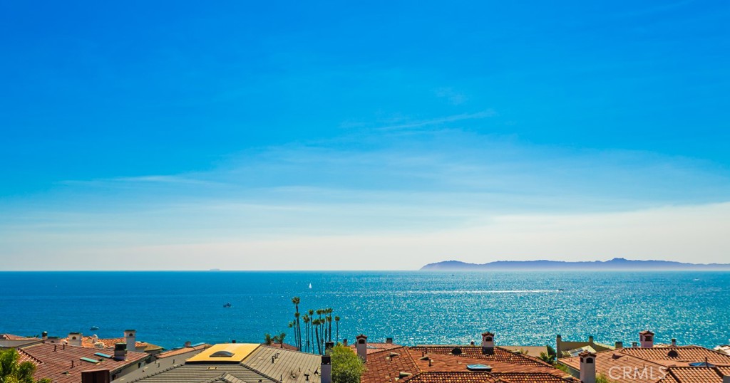 https://media.crmls.org/medias/ccbdc592-b160-491b-8829-9036a35c82a3.jpg?preset=X-Large
