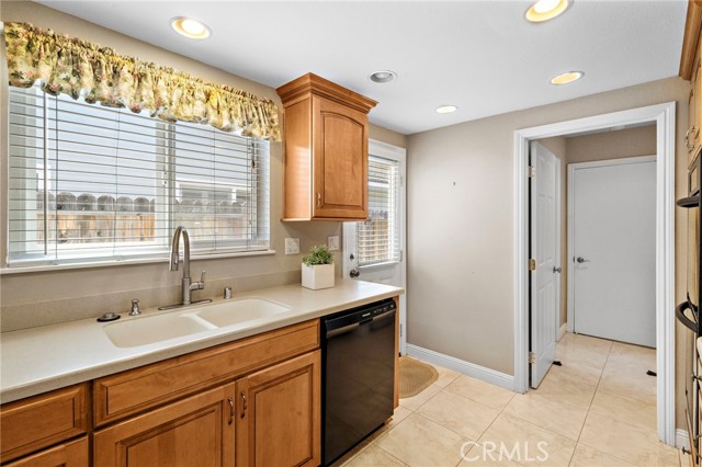 18452 Tamarind Street, Fountain Valley CA: https://media.crmls.org/medias/ccbdcef1-3a8d-44b3-9729-72d352dbb660.jpg