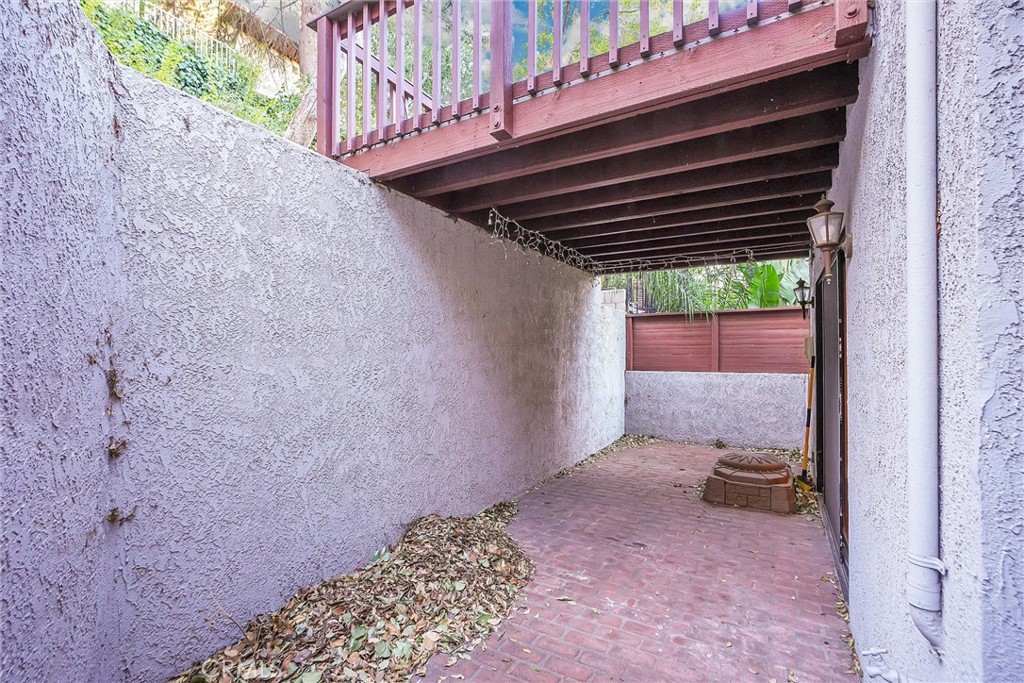 https://media.crmls.org/medias/ccbe0b3c-5912-4257-8b44-cf20c6a2e1ba.jpg?preset=X-Large