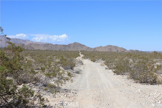 769 Meridian Road, Lucerne Valley CA: https://media.crmls.org/medias/ccbe1a2a-1bae-4c47-8ad9-462eb5d1ab63.jpg