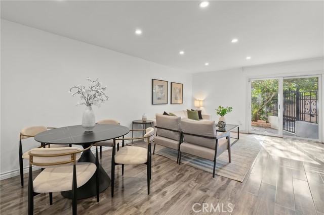 Detail Gallery Image 11 of 45 For 5017 Cartwright #3,  North Hollywood,  CA 91601 - 4 Beds | 2/1 Baths