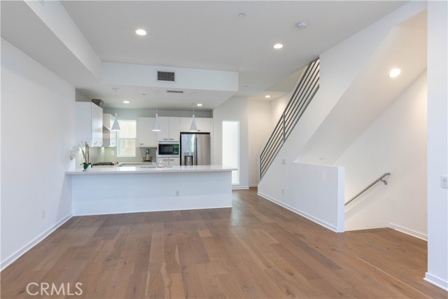 4831 Craner Avenue, North Hollywood CA: https://media.crmls.org/medias/ccc00bf4-dd28-4d76-b152-178b53d6dd45.jpg