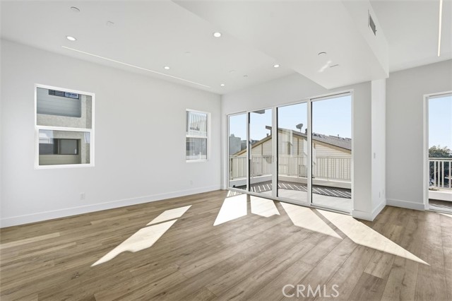 Detail Gallery Image 7 of 45 For 617 N Irena Ave #C,  Redondo Beach,  CA 90277 - 5 Beds | 3/1 Baths