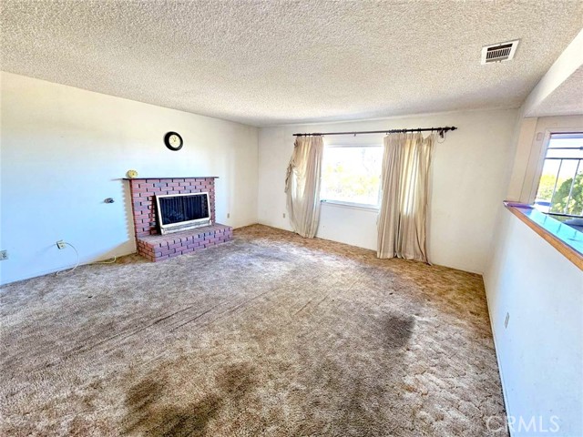 Detail Gallery Image 3 of 14 For 16376 Alviso, Victorville,  CA 92394 - 3 Beds | 2 Baths