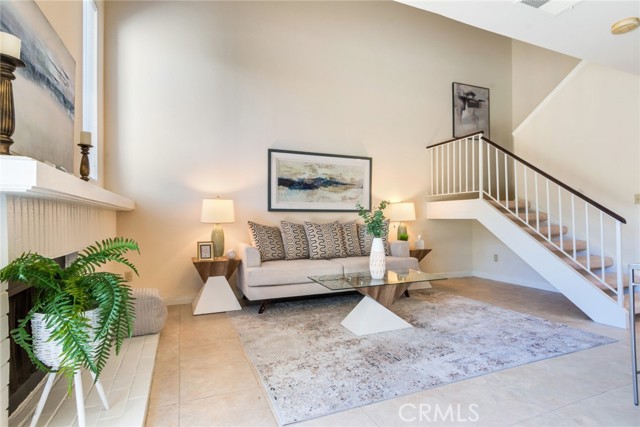 Detail Gallery Image 6 of 27 For 3724 Live Oak, Pomona,  CA 91767 - 3 Beds | 3 Baths