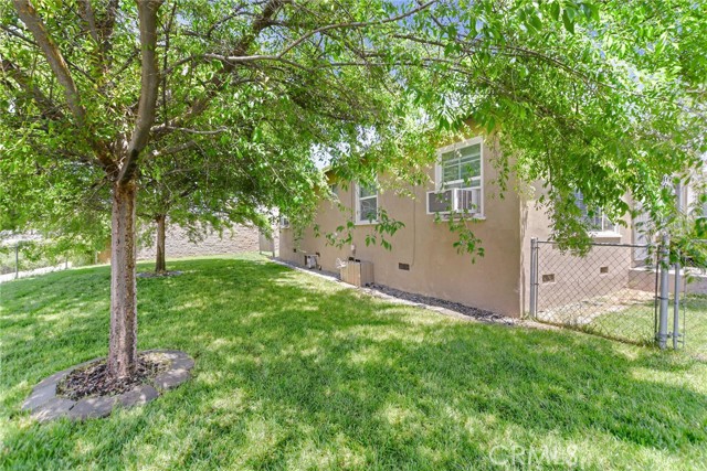 34510 Avenue B, Yucaipa CA: https://media.crmls.org/medias/ccc2b78e-f1ec-4dbc-baa9-e86da8da81dc.jpg
