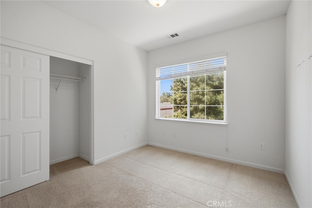 https://media.crmls.org/medias/ccc327e3-7d6b-4def-9483-805f5028f9e9.jpg?preset=X-Large
