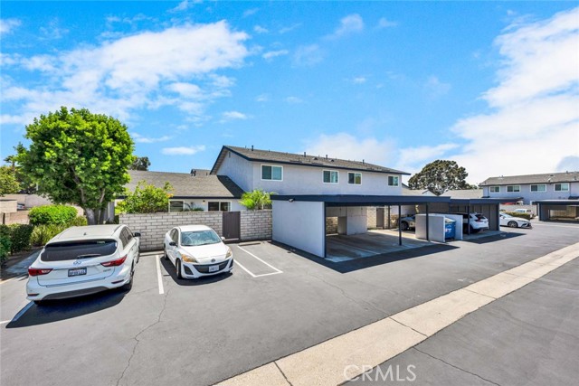 4736 Cielo Drive, Huntington Beach CA: https://media.crmls.org/medias/ccc42493-8ef0-4087-9611-d1d7c5838980.jpg