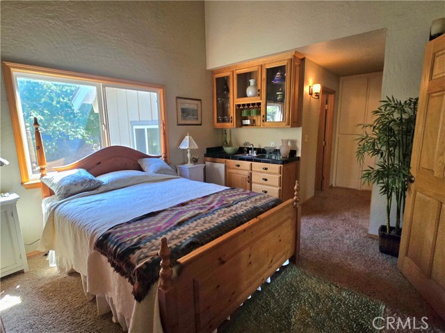 943 Grass Valley Road, Lake Arrowhead CA: https://media.crmls.org/medias/ccc43ef2-bd3d-439c-838d-8b6008f1cea2.jpg