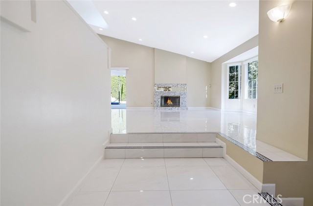 Detail Gallery Image 15 of 52 For 2255 E Chevy Chase Dr, Glendale,  CA 91206 - 4 Beds | 3 Baths