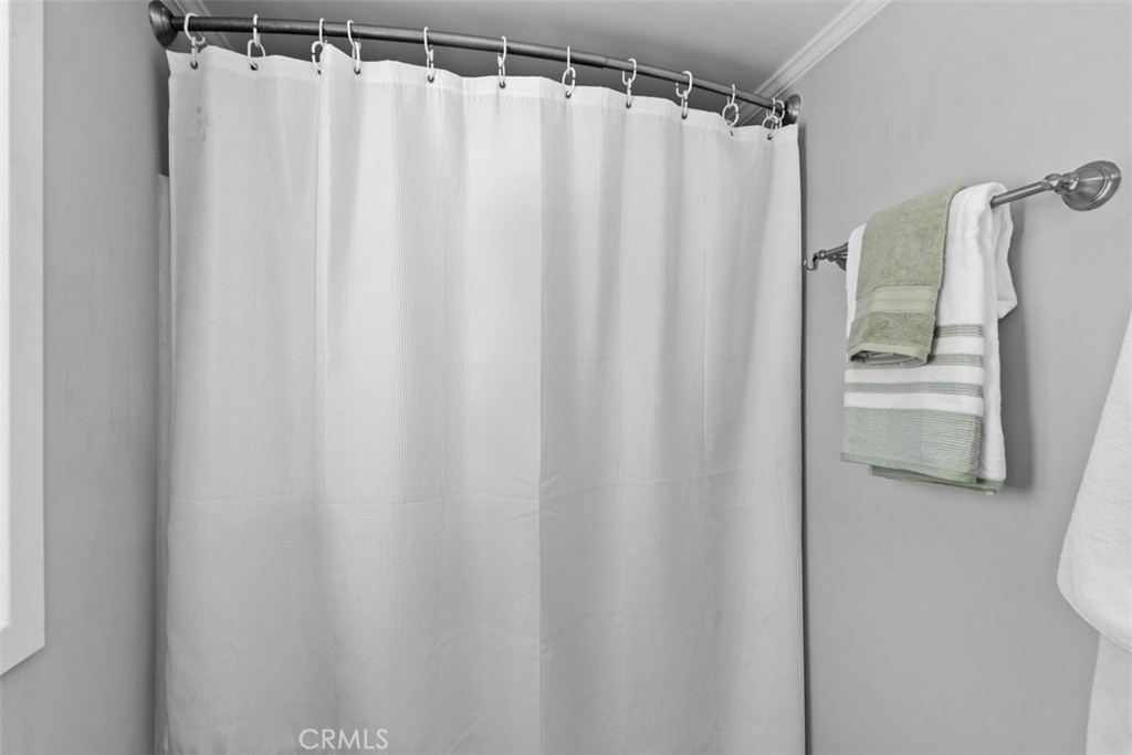 https://media.crmls.org/medias/ccc4ff95-98bf-4497-86bc-6923ad527958.jpg?preset=X-Large