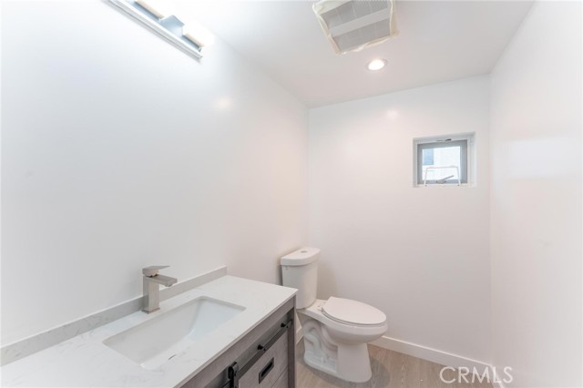 6845 N Haskell Avenue, Lake Balboa CA: https://media.crmls.org/medias/ccc5105d-0a7e-40ed-8bc1-c42064b31f15.jpg