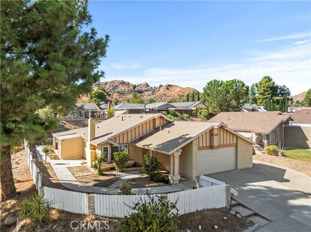 Detail Gallery Image 3 of 60 For 29835 Abelia Rd, Canyon Country,  CA 91387 - 4 Beds | 2 Baths