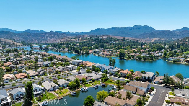 1575 La Venta Drive, Westlake Village CA: https://media.crmls.org/medias/ccc5f528-3d70-4cc9-a89b-128641d7aab1.jpg