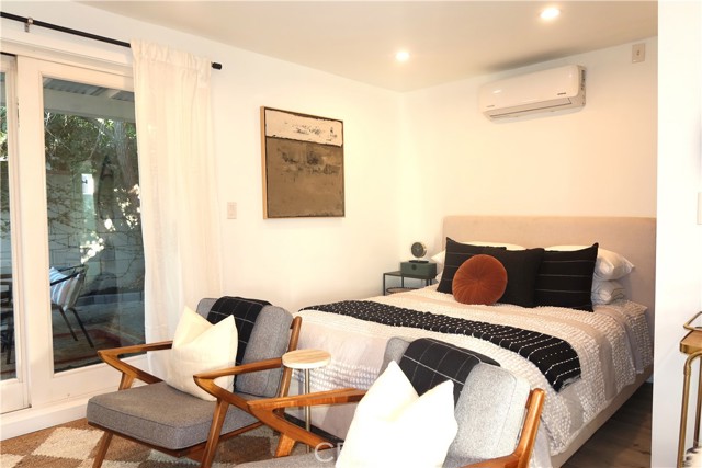 Detail Gallery Image 2 of 30 For 6602 De Celis Pl, Van Nuys,  CA 91406 - 1 Beds | 1 Baths