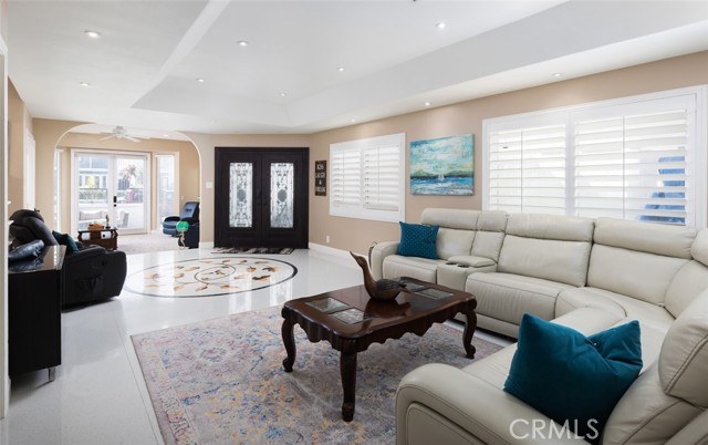 Detail Gallery Image 5 of 20 For 415 8th St, Huntington Beach,  CA 92648 - 3 Beds | 3/2 Baths