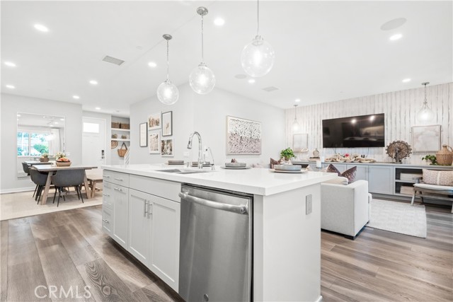 920 E Santa Ana Street, Anaheim CA: https://media.crmls.org/medias/ccc7704b-9f4d-445e-a9dc-f12e651ed7be.jpg