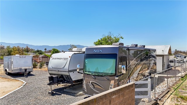 3622 Broken Twig Drive, Norco CA: https://media.crmls.org/medias/ccc7de62-1b3c-4edd-b760-6bd644a96e29.jpg