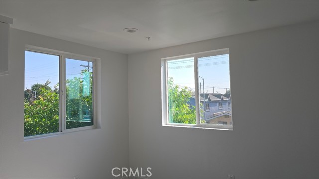 Detail Gallery Image 22 of 23 For 10413 Avalon Bld, Los Angeles,  CA 90003 - 4 Beds | 2 Baths