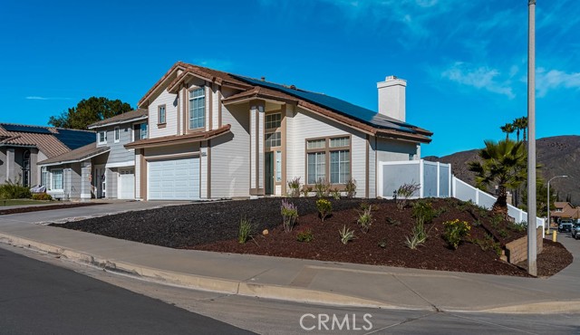 Detail Gallery Image 2 of 18 For 13410 Crystal Springs, Corona,  CA 92883 - 3 Beds | 2/1 Baths