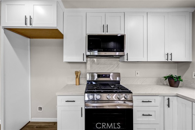 Image 10 of 39 For 14431 Harvest Ave