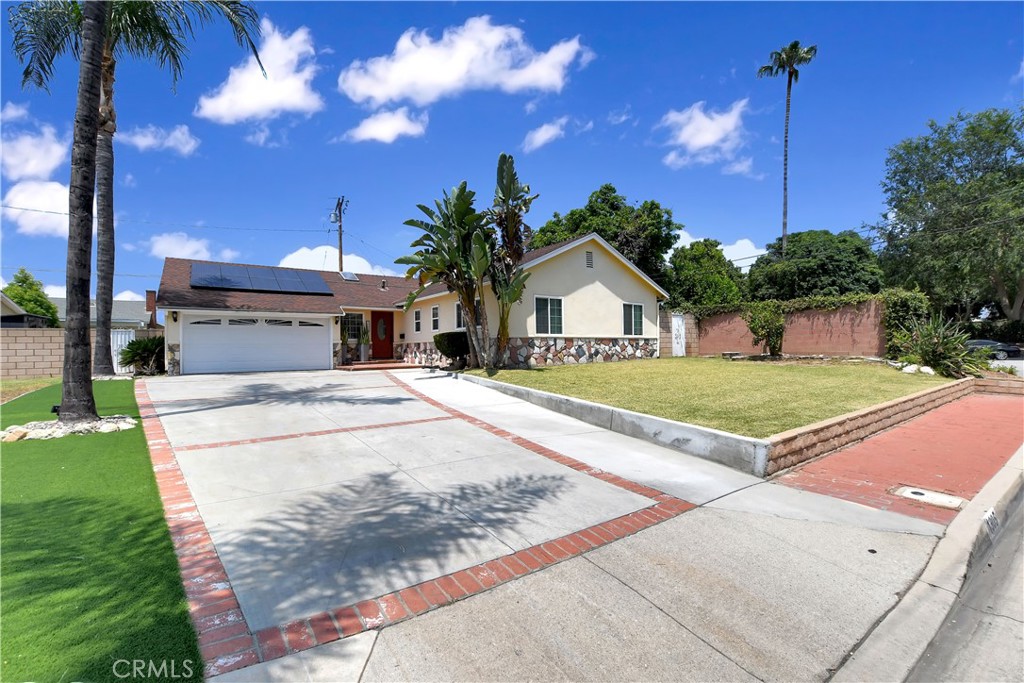 1305 E Eckerman Avenue