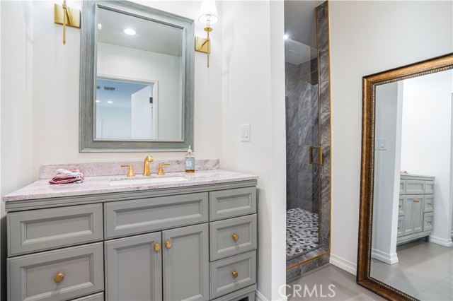Detail Gallery Image 16 of 29 For 5825 Fulton Ave, Valley Glen,  CA 91401 - 3 Beds | 3 Baths