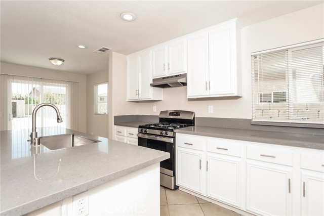 Detail Gallery Image 4 of 17 For 45529 36th St, Lancaster,  CA 93535 - 5 Beds | 3 Baths