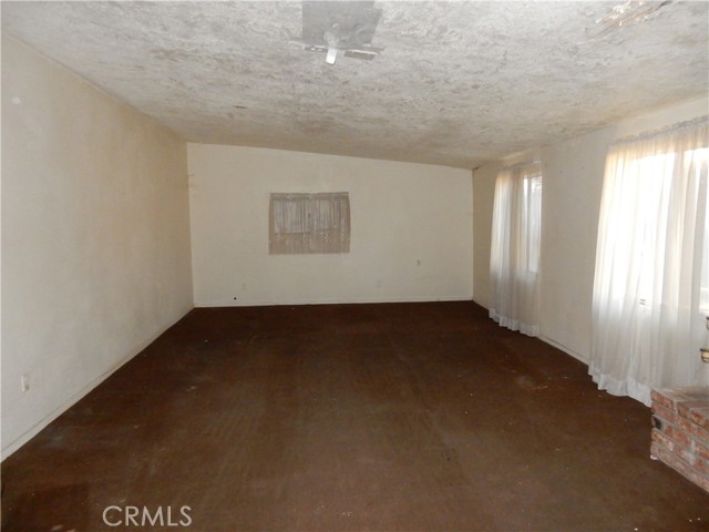 18206 Seville Avenue, Fontana CA: https://media.crmls.org/medias/ccccdaec-ac29-4412-aadc-774caf3b6f55.jpg