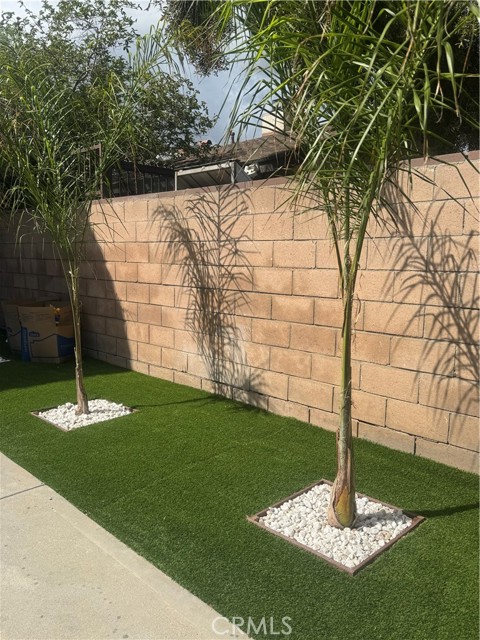 Detail Gallery Image 4 of 31 For 7127 White Oak, Reseda,  CA 91335 - 4 Beds | 3 Baths