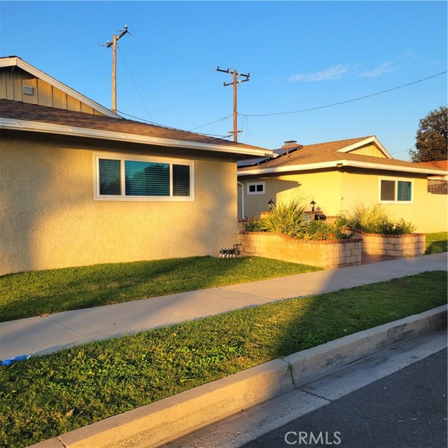 Detail Gallery Image 3 of 10 For 1000 N Roanne Pl, Anaheim,  CA 92801 - 3 Beds | 2 Baths