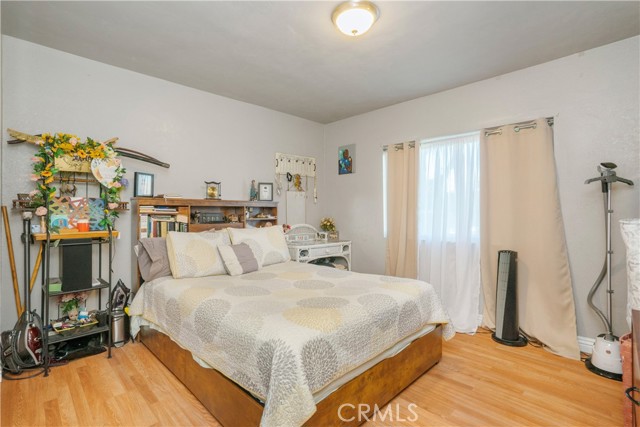 Detail Gallery Image 4 of 26 For 11936 Neenach, Sun Valley,  CA 91352 - 6 Beds | 3 Baths