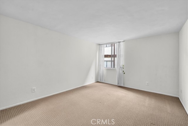 Great size primary bedroom.