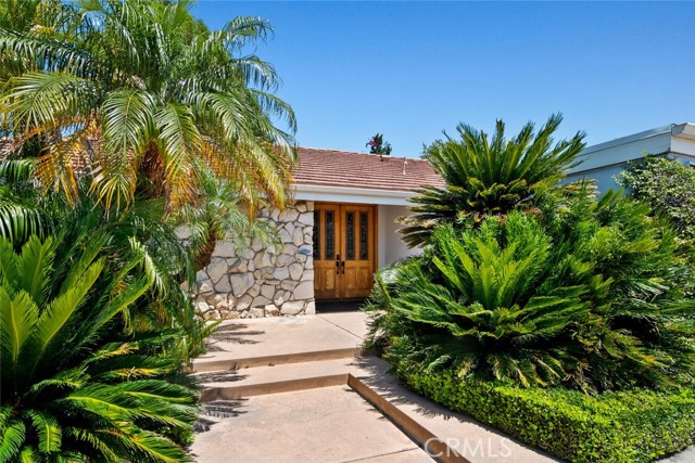 20451 Bermuda Street, Chatsworth CA: https://media.crmls.org/medias/ccd0757f-118a-4675-bcdc-0a3f286efd79.jpg