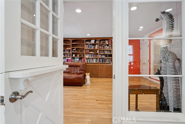 6217 Orion Avenue, Van Nuys CA: https://media.crmls.org/medias/ccd09f70-72da-47ae-87c6-340871a01a6e.jpg