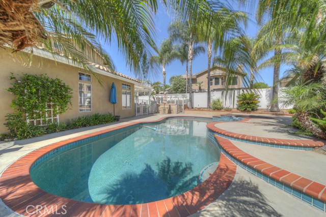 Image 46 of 75 For 25220 Corte Sur