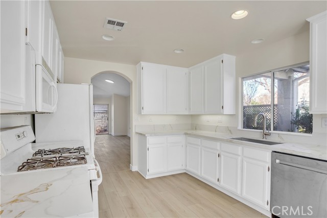 Detail Gallery Image 34 of 49 For 2053 Laurelwood Ave, Simi Valley,  CA 93063 - 2 Beds | 2/1 Baths