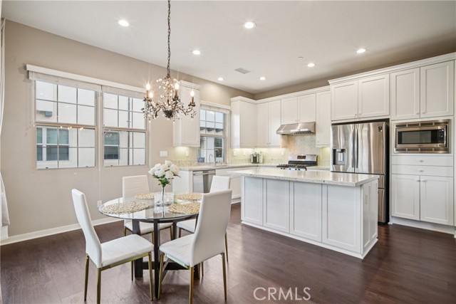 Detail Gallery Image 2 of 46 For 107 Kestrel, Irvine,  CA 92618 - 3 Beds | 3/1 Baths