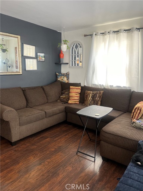 6240 Hazeltine Avenue, Van Nuys CA: https://media.crmls.org/medias/ccd1e6d6-46f6-4a9d-b32e-3cc67cdeb08b.jpg