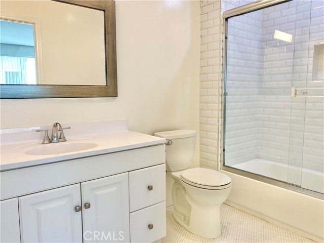Detail Gallery Image 36 of 38 For 7327 Kester Ave #3,  Van Nuys,  CA 91405 - 4 Beds | 3/1 Baths